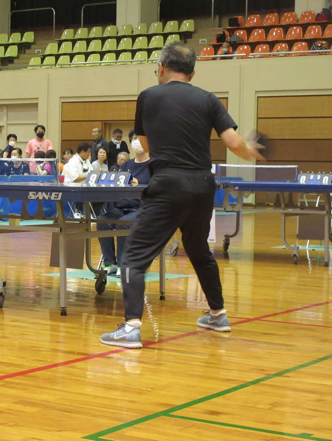 卓球している人その1