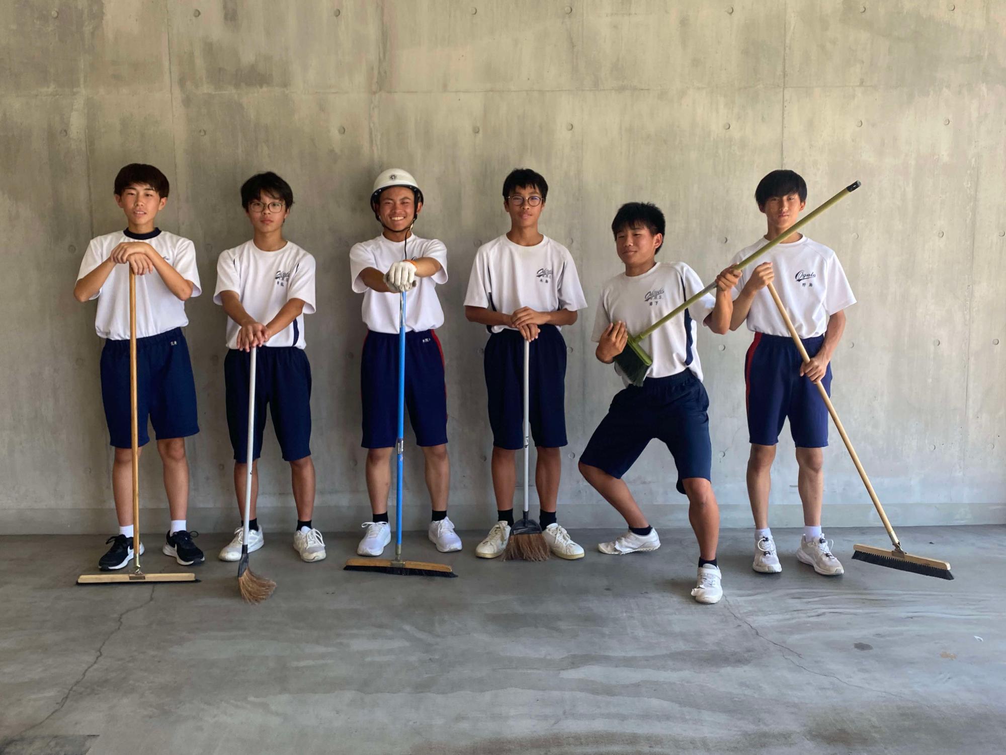 キャリア 清掃後全員での写真
