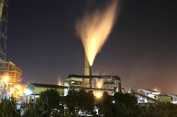 (写真)建ち並ぶ煙突と工場の風景5