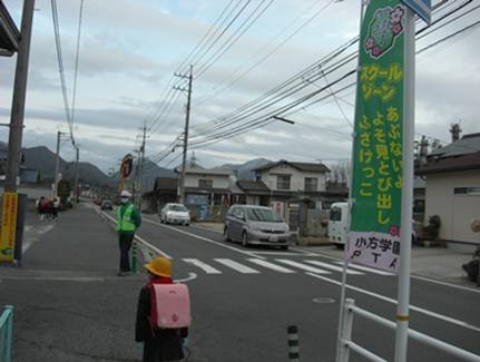 （写真）小方小学校登校の様子