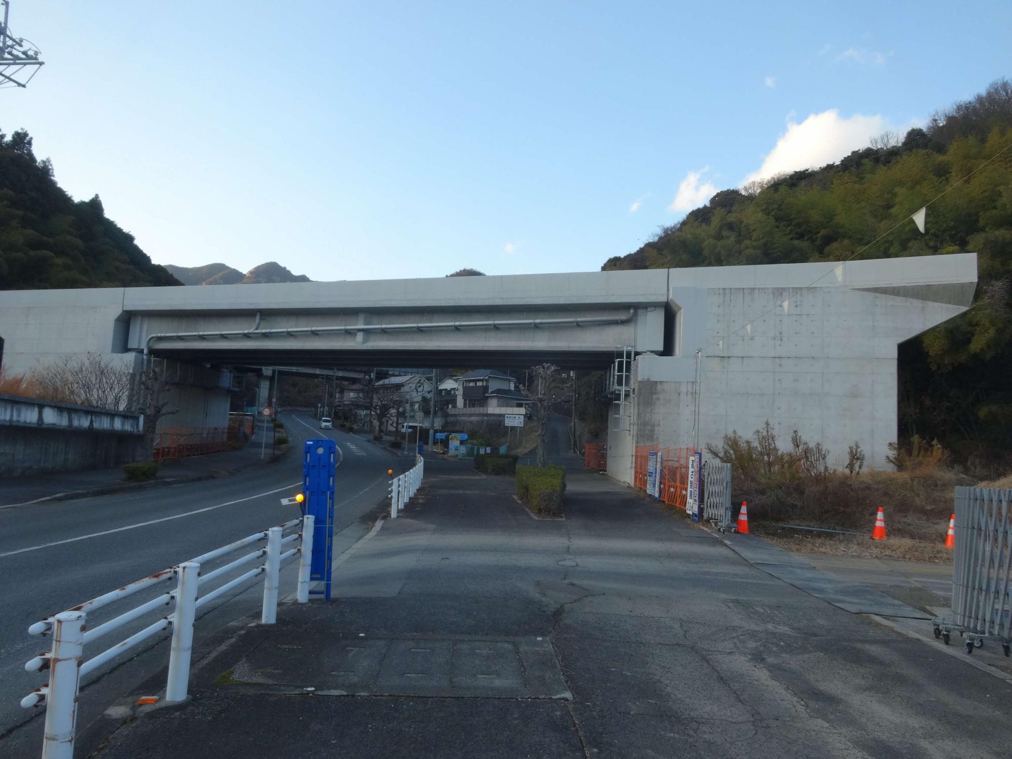 御園橋の橋桁架設工事の状況令和7年1月撮影