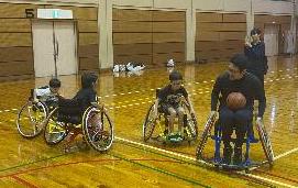 車いすバスケットボール体験2