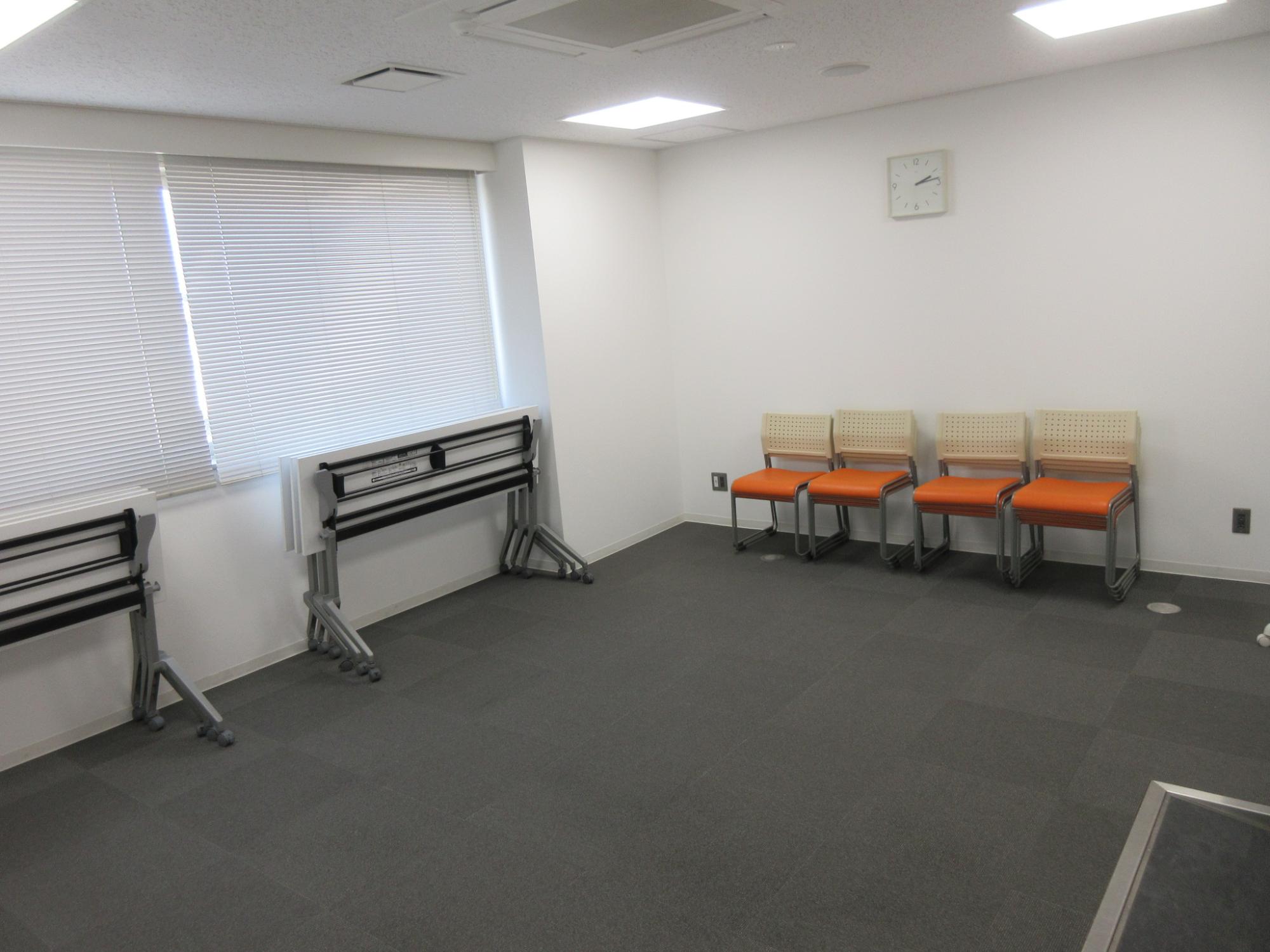 RoomF