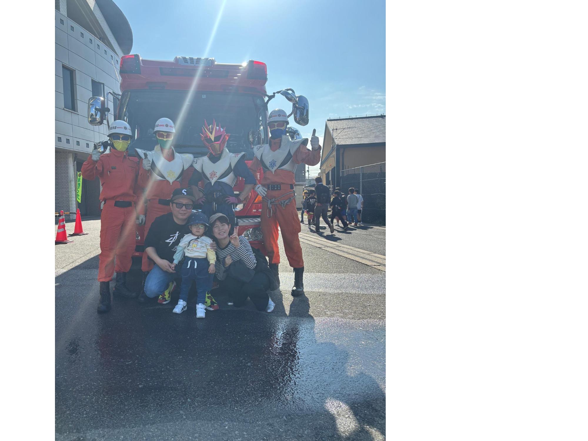 レスキュー戦隊マモルンジャーとの写真撮影