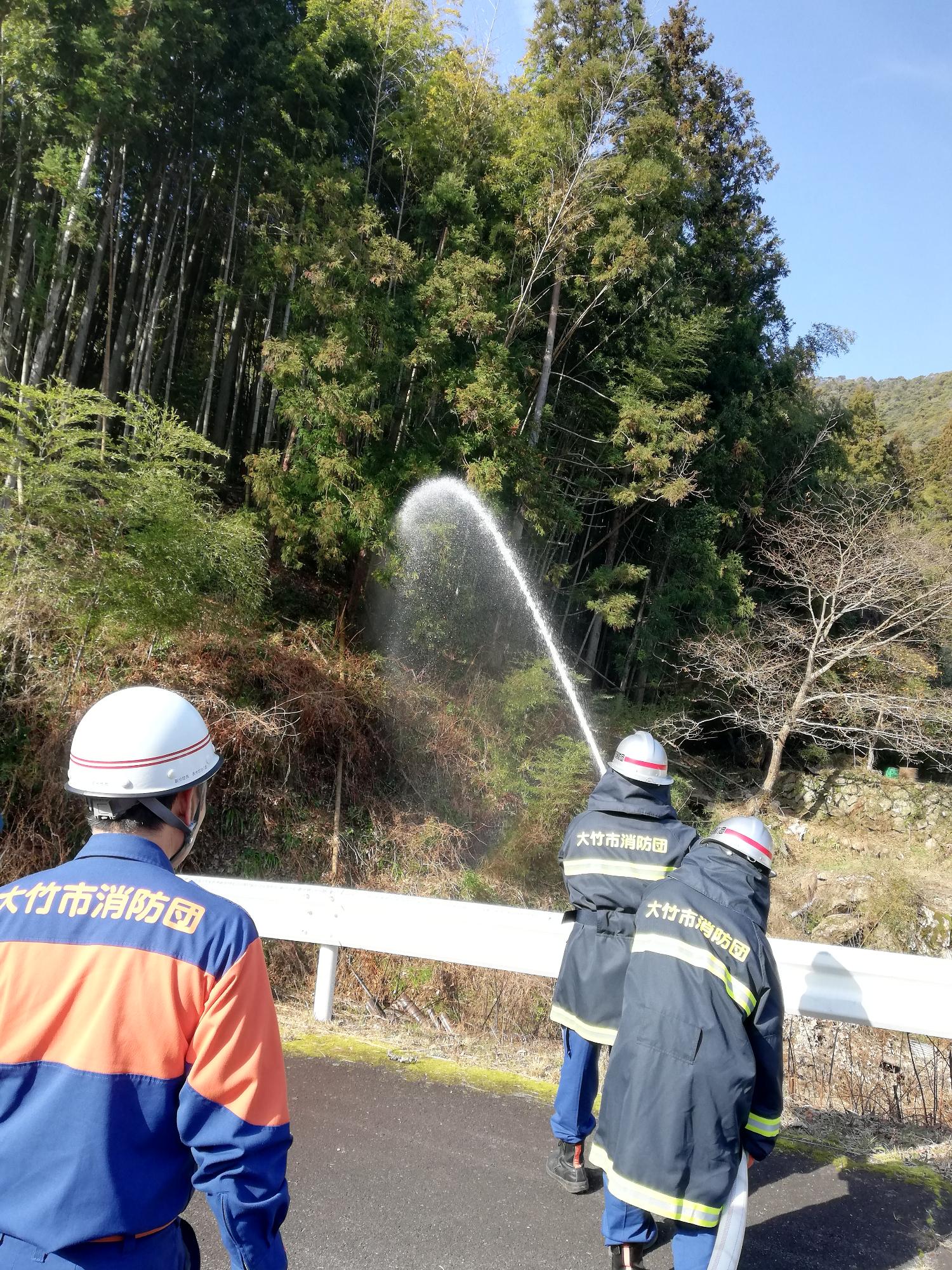 消防団春季訓練：放水の様子