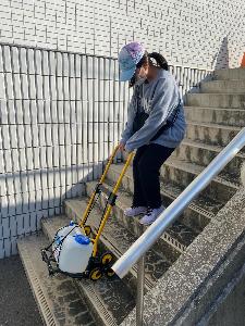 段差用キャリーカートによる水タンク移動体験
