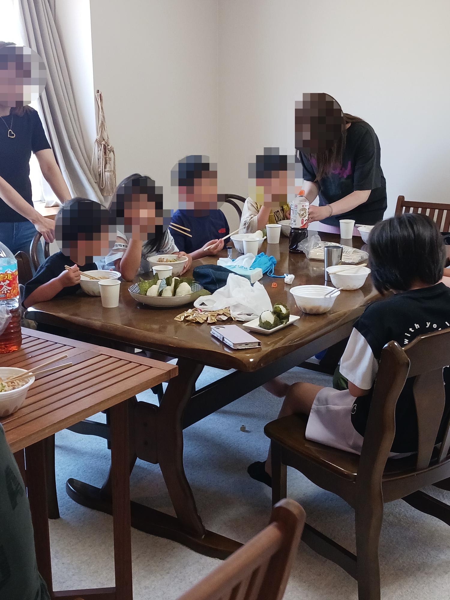 子ども食堂開催中の写真