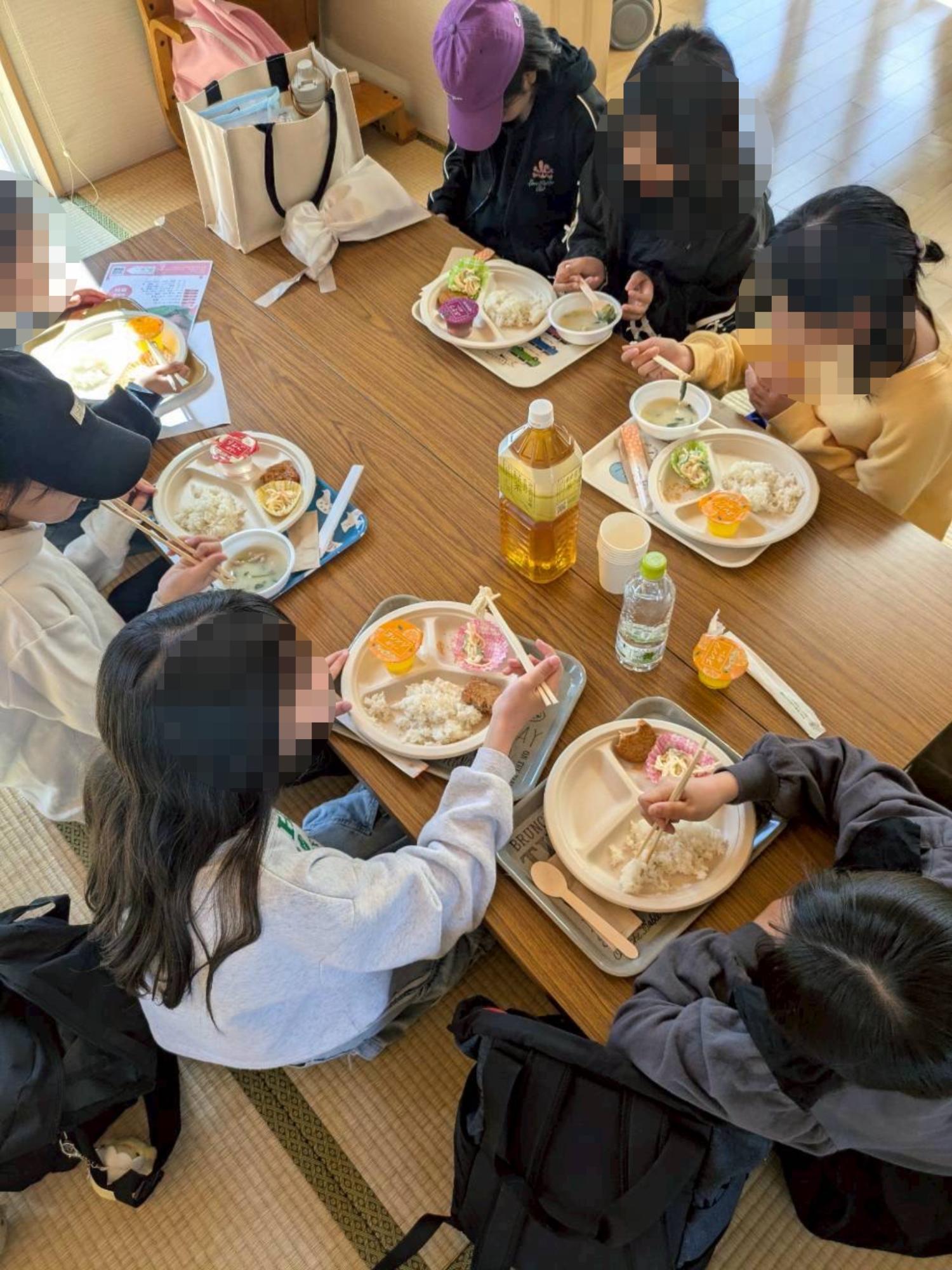 子ども食堂開催中の写真