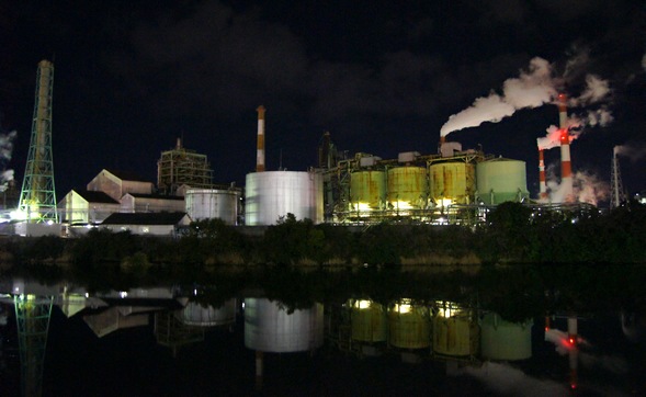 （写真）逆さ工場夜景1