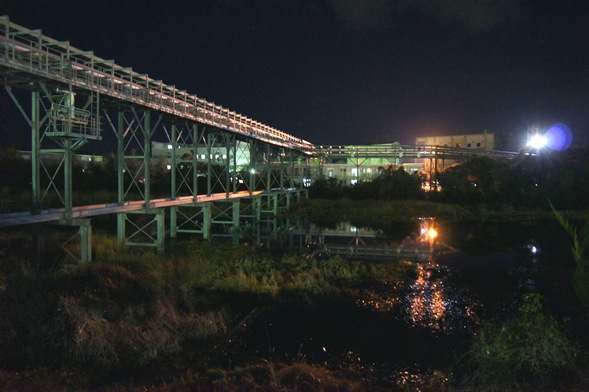 （写真）逆さ工場夜景2