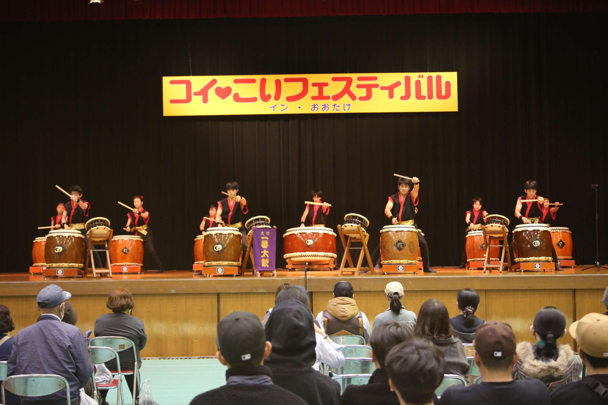 大竹一番太鼓の演奏の様子